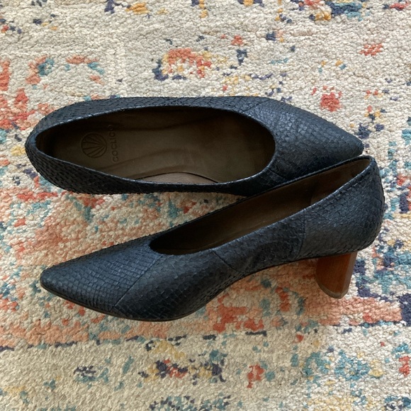 Coclico Wumo Pump 36 in Deep Navy Salmon - Picture 3 of 4